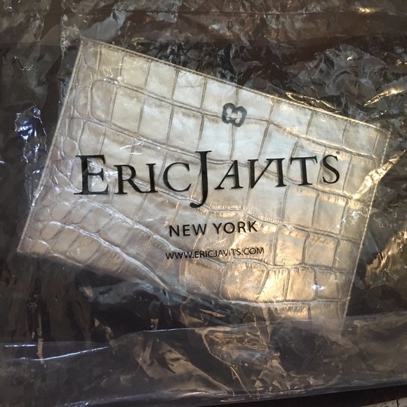 NT Eric Javits Brazilian Leather Silver Clutch - Picture 1 of 5
